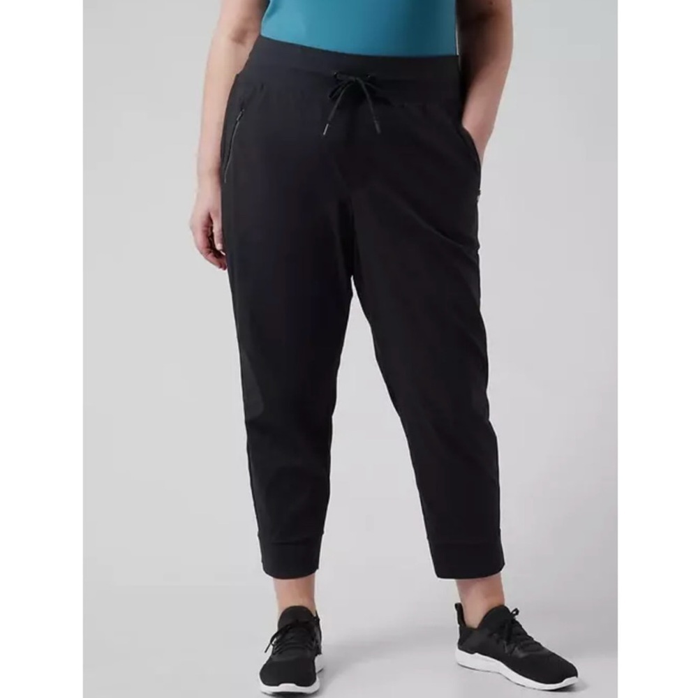 Athleta Women's Plus Trekkie North Joggers Black Pants New Condition Sz 26